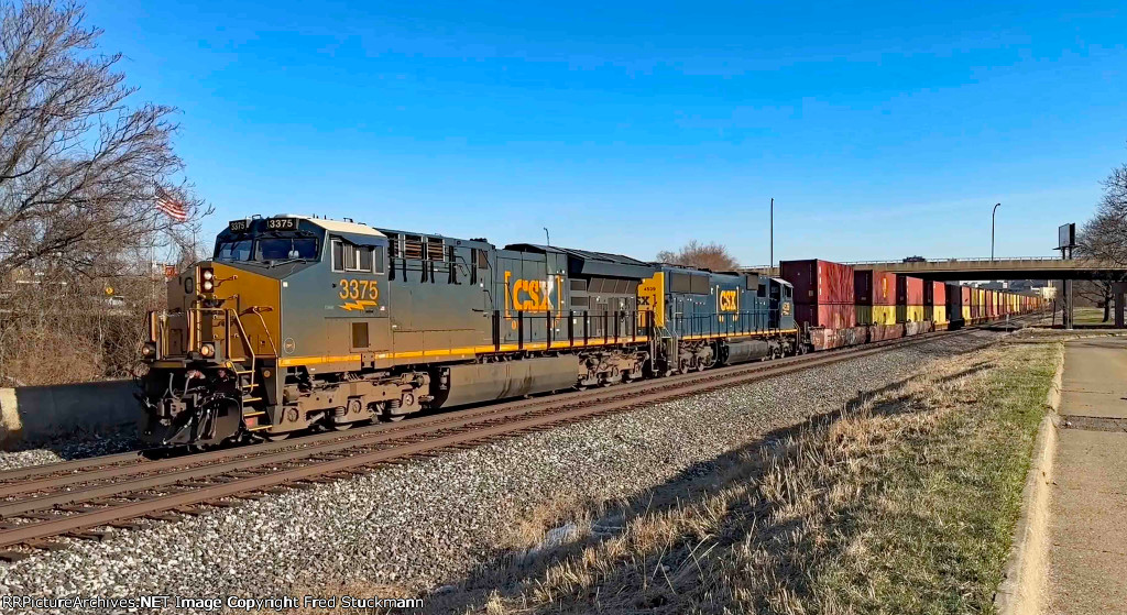 CSX 3375 leads I135.